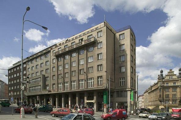 Hotel Legie Bed And Breakfast Прага Экстерьер фото
